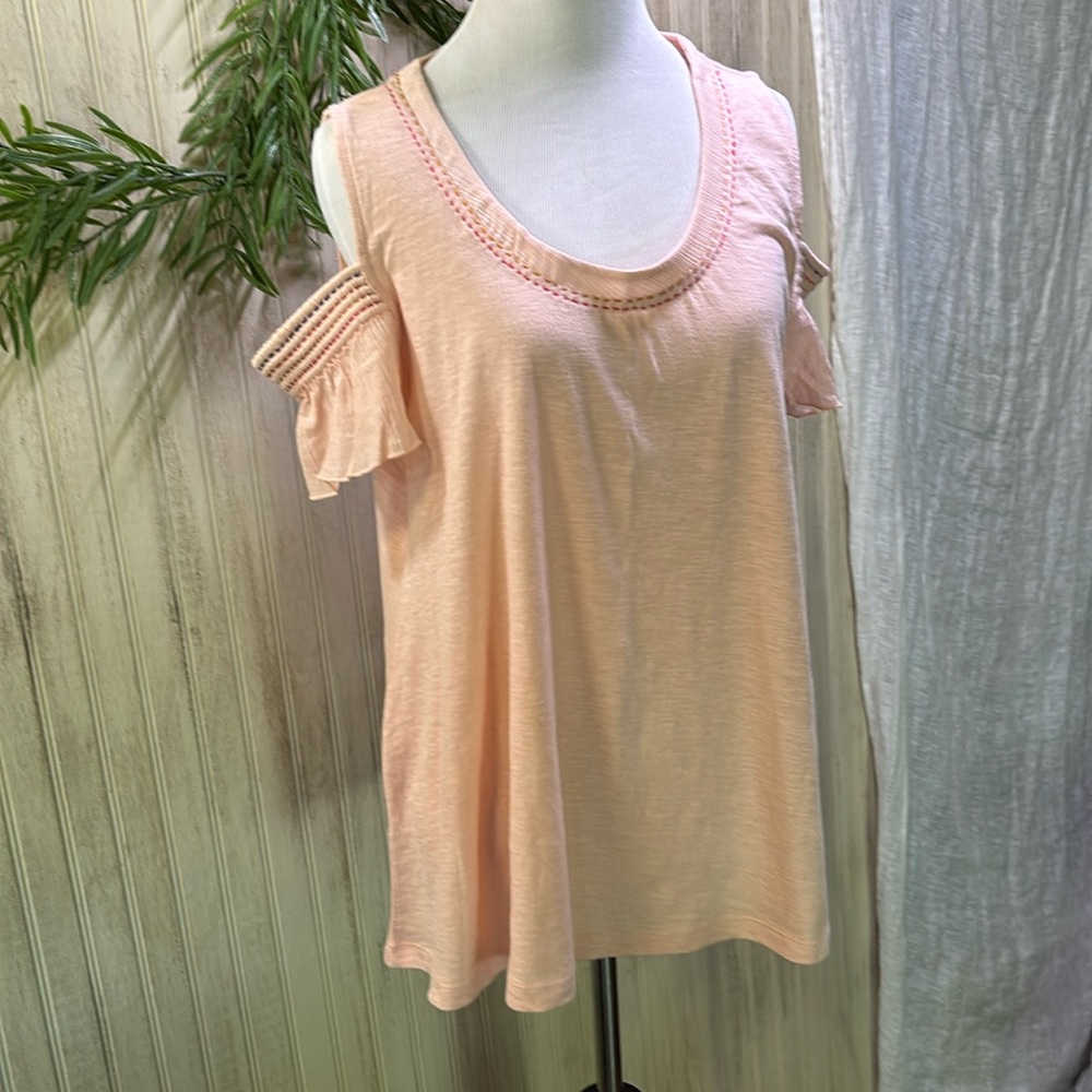NWOT Akemi+Kin Anthropologie Peach Cold Shoulder Cotton Top, Medium, Embroidered